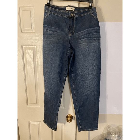 Fashion Bug NWT Tapered Jeans Side Slit With Zipper Closure, Women’s Size 22 - Picture 2 of 15